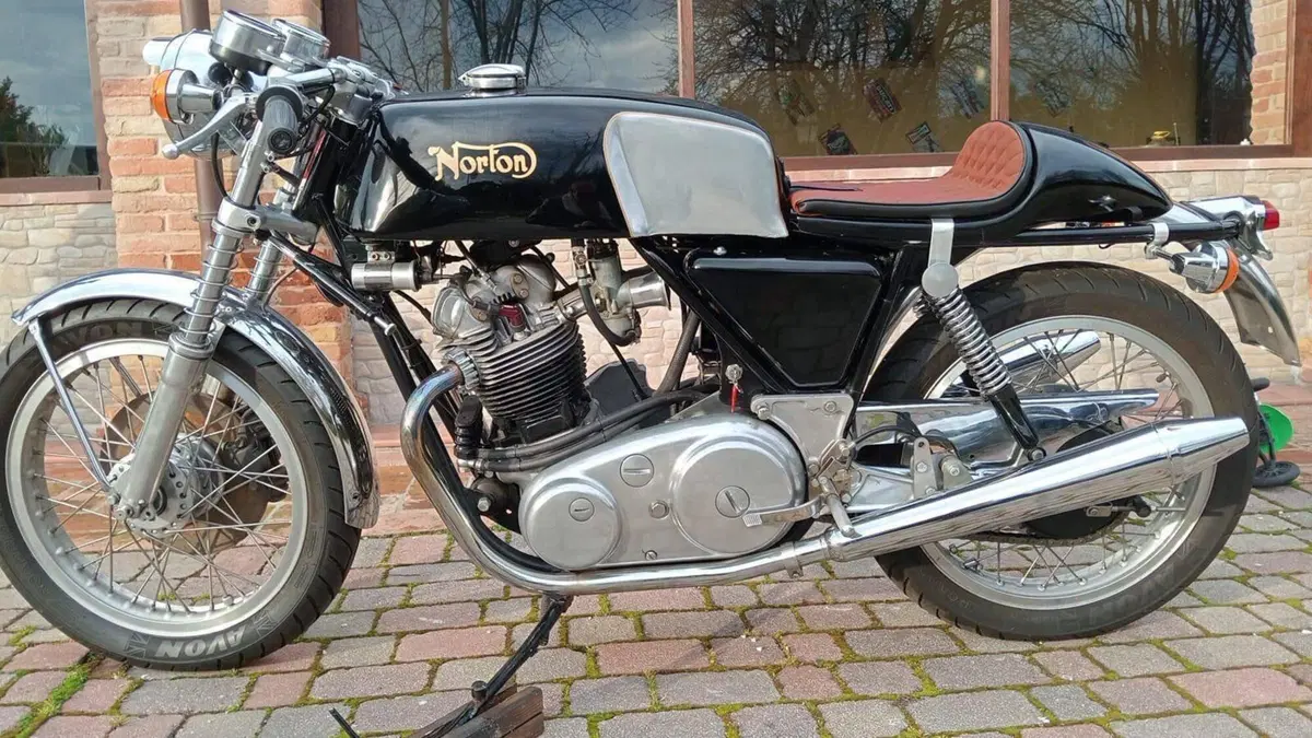 Norton 850 COMMANDO (3)