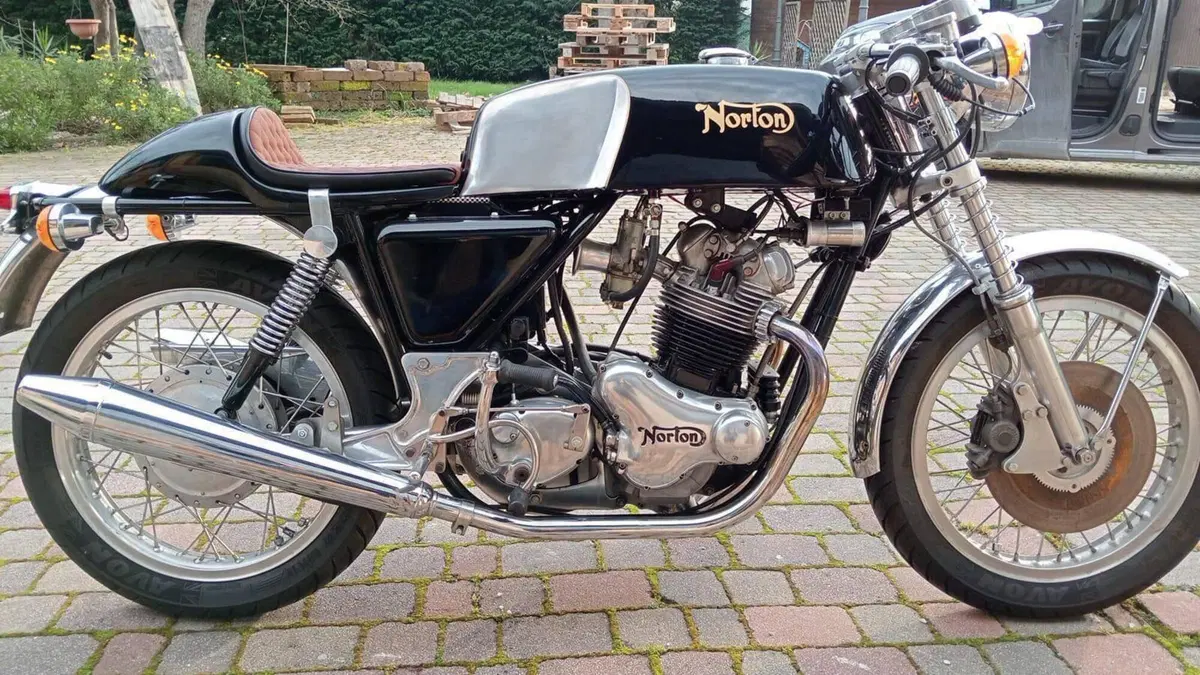 Norton 850 COMMANDO (4)