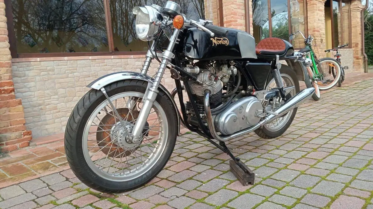 Norton 850 COMMANDO (8)