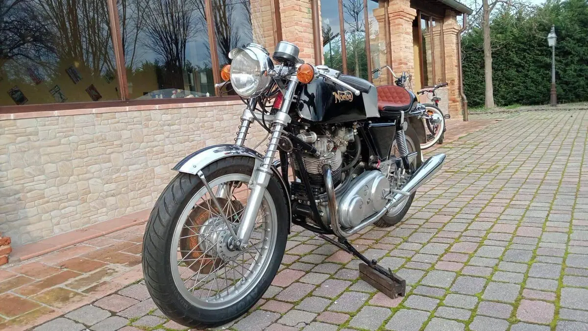 Norton 850 COMMANDO (9)