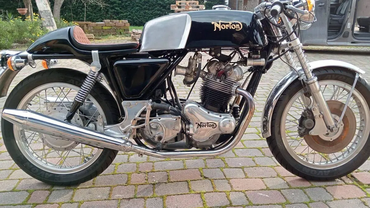 Norton 850 COMMANDO (11)