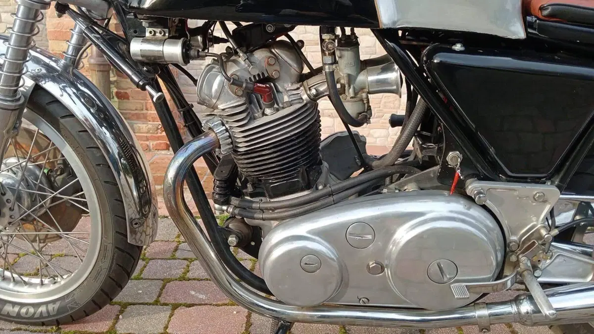 Norton 850 COMMANDO (12)
