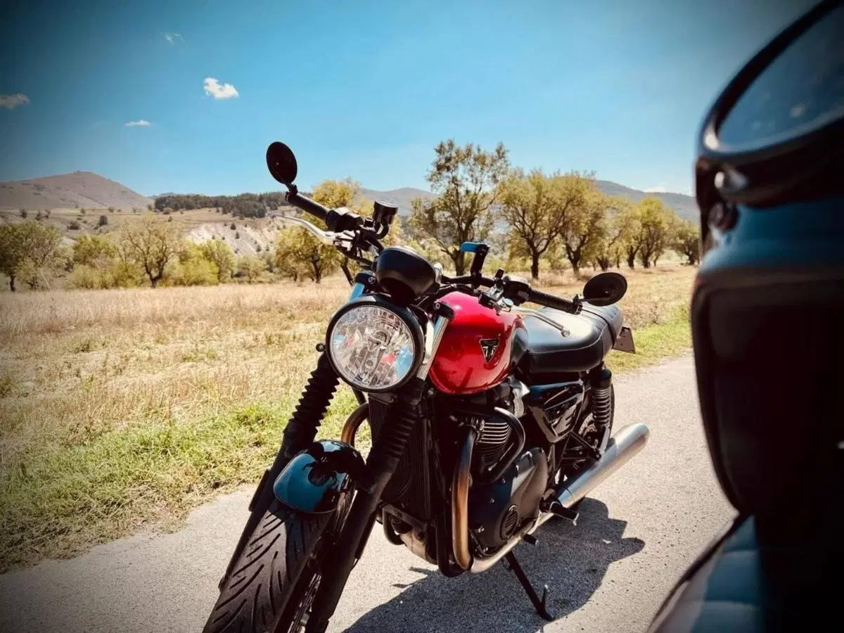 Triumph Speed Twin 900 Chrome Edition (2023) (2)