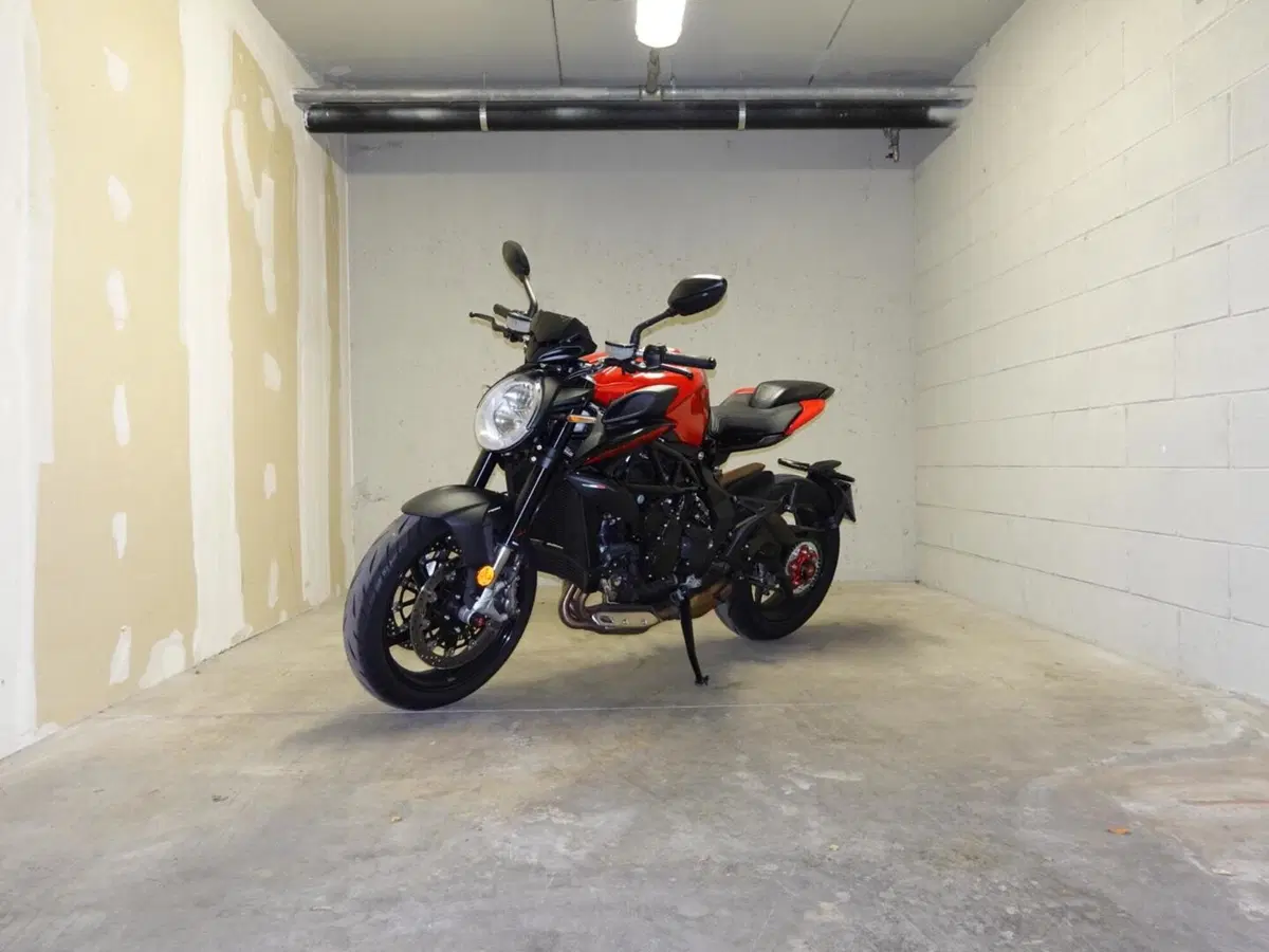 MV Agusta Brutale 800 Rosso (2021 - 23) (2)