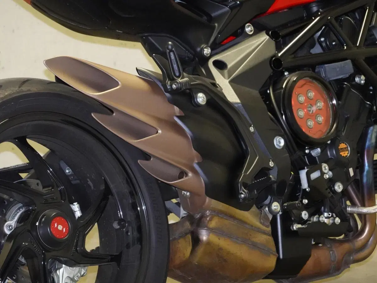 MV Agusta Brutale 800 Rosso (2021 - 23) (3)