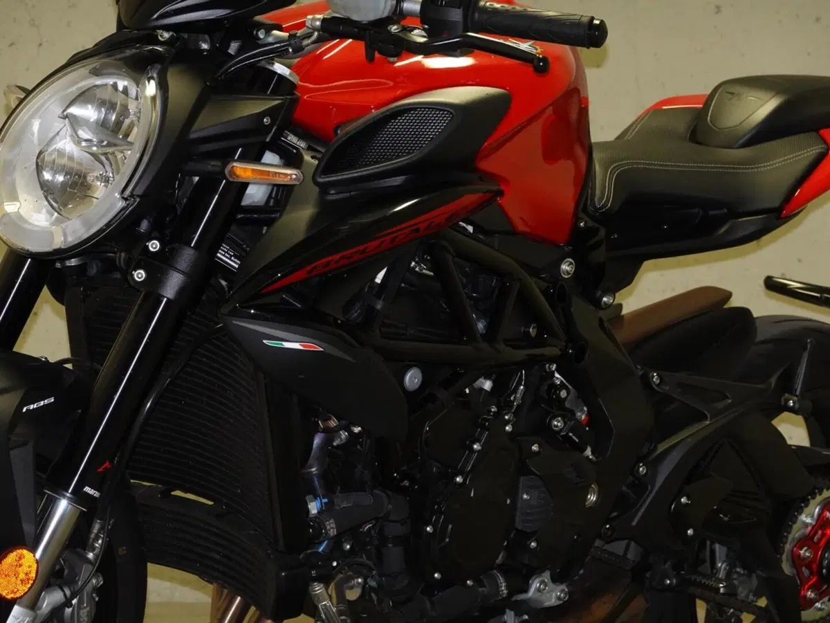 MV Agusta Brutale 800 Rosso (2021 - 23) (6)