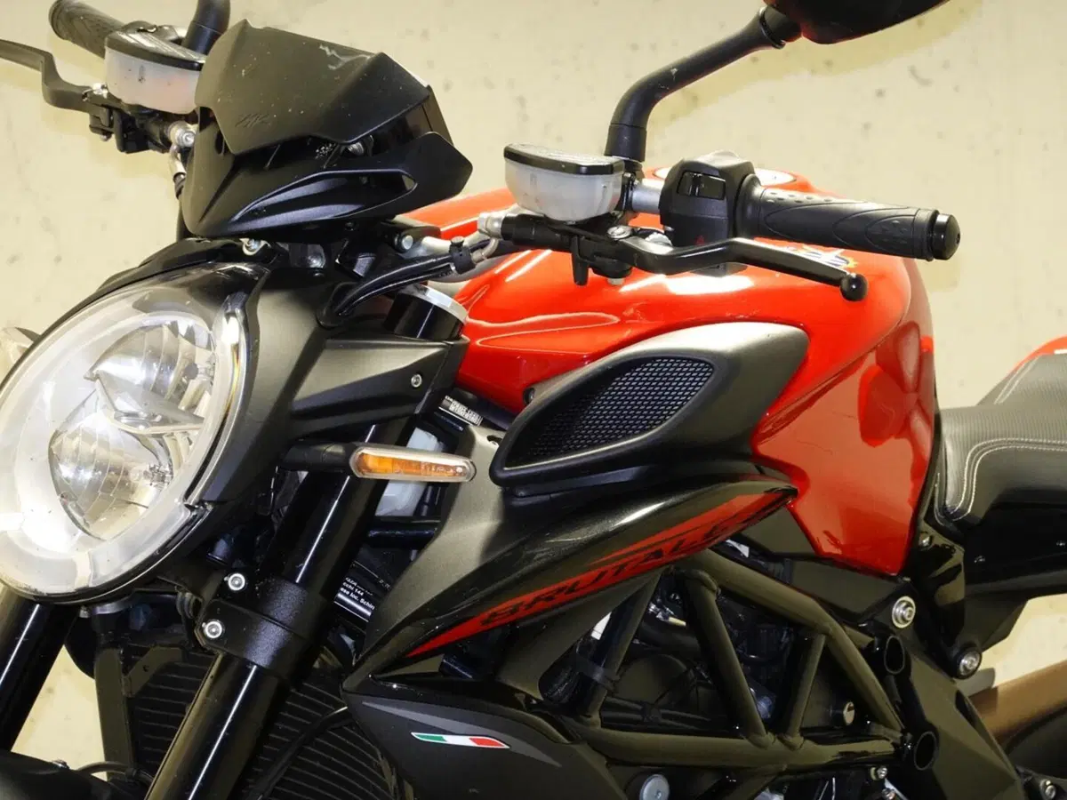 MV Agusta Brutale 800 Rosso (2021 - 23) (8)