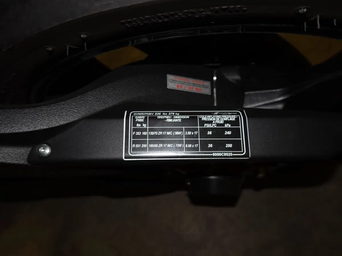 MV Agusta Brutale 800 Rosso (2021 - 23) (11)