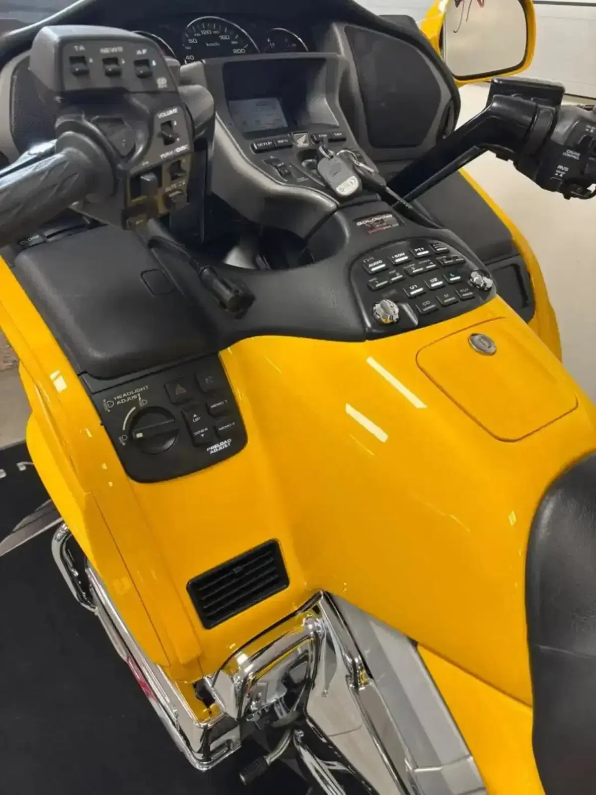 Honda Gold Wing 1800 a 8.100 euro: l'usato del giorno di Moto.it (4)