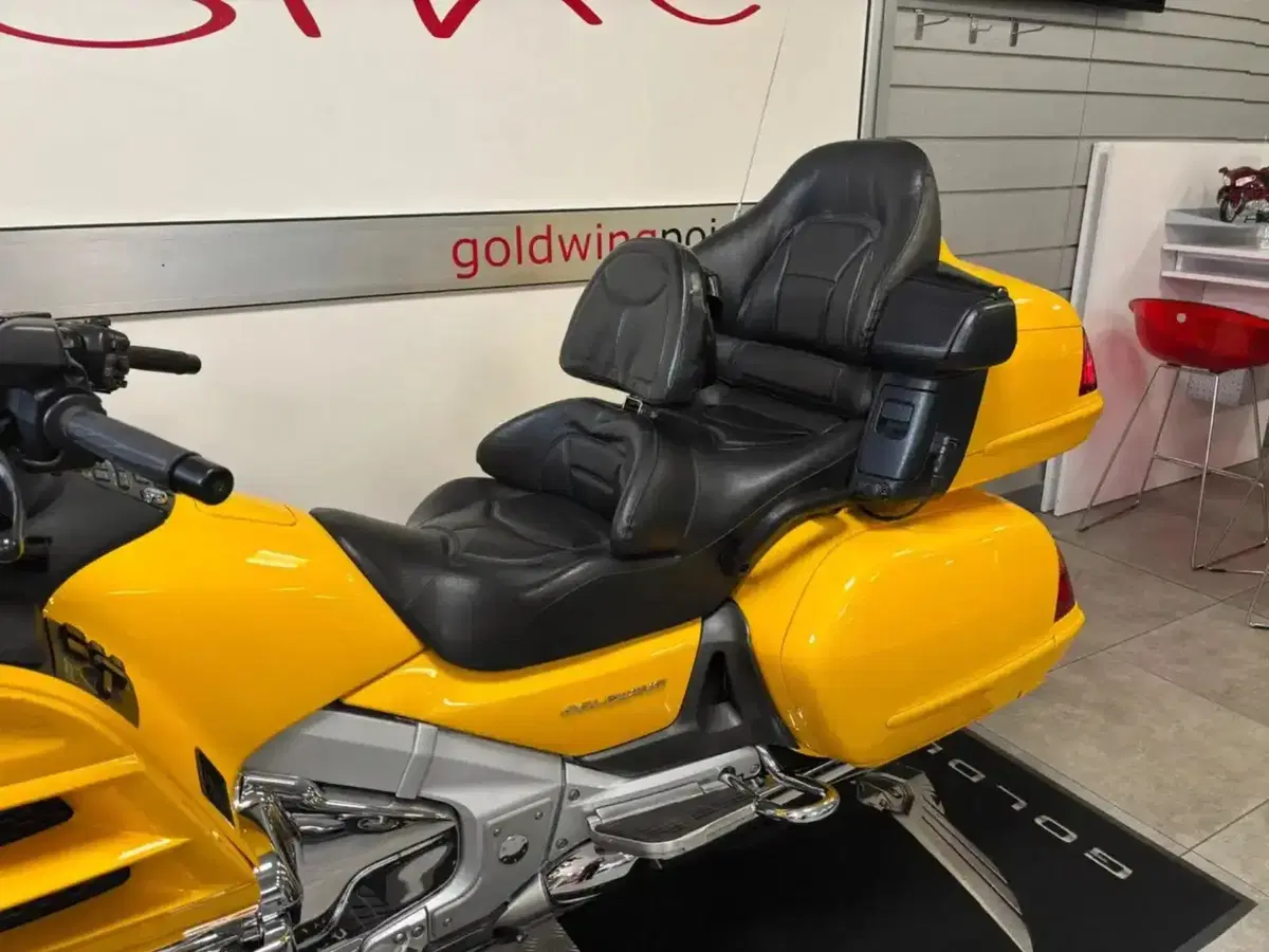 Honda Gold Wing 1800 a 8.100 euro: l'usato del giorno di Moto.it (8)