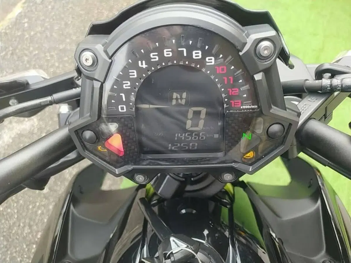 Kawasaki Z 650 (2017 - 19) (9)