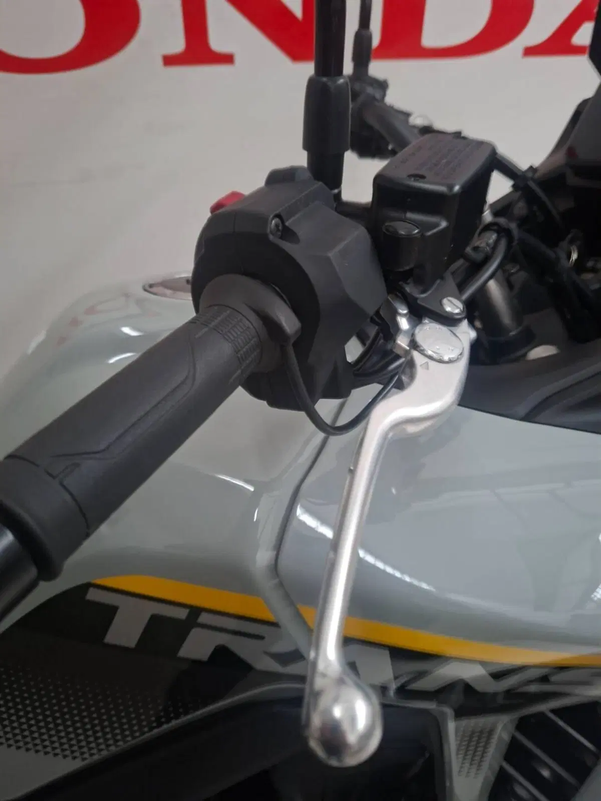 Honda Transalp XL750 (2025) (3)