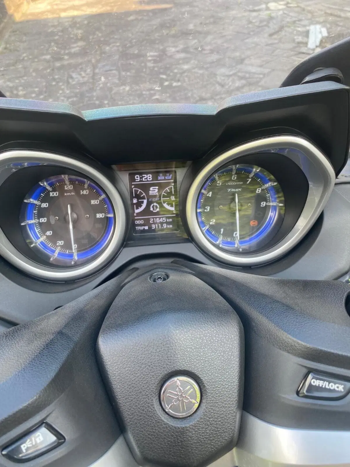 Yamaha T-Max 530 DX (2017 - 19) (4)
