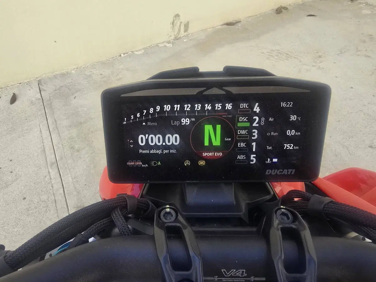 Ducati Streetfighter V4 S (2025 - 26) (3)