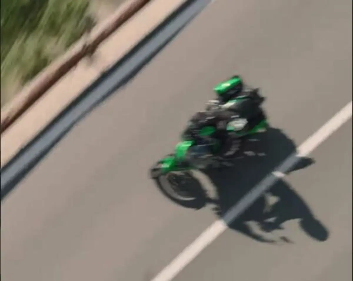 Nuovo teaser social di Kawasaki: la Versys 900 è in arrivo il 13 ottobre?