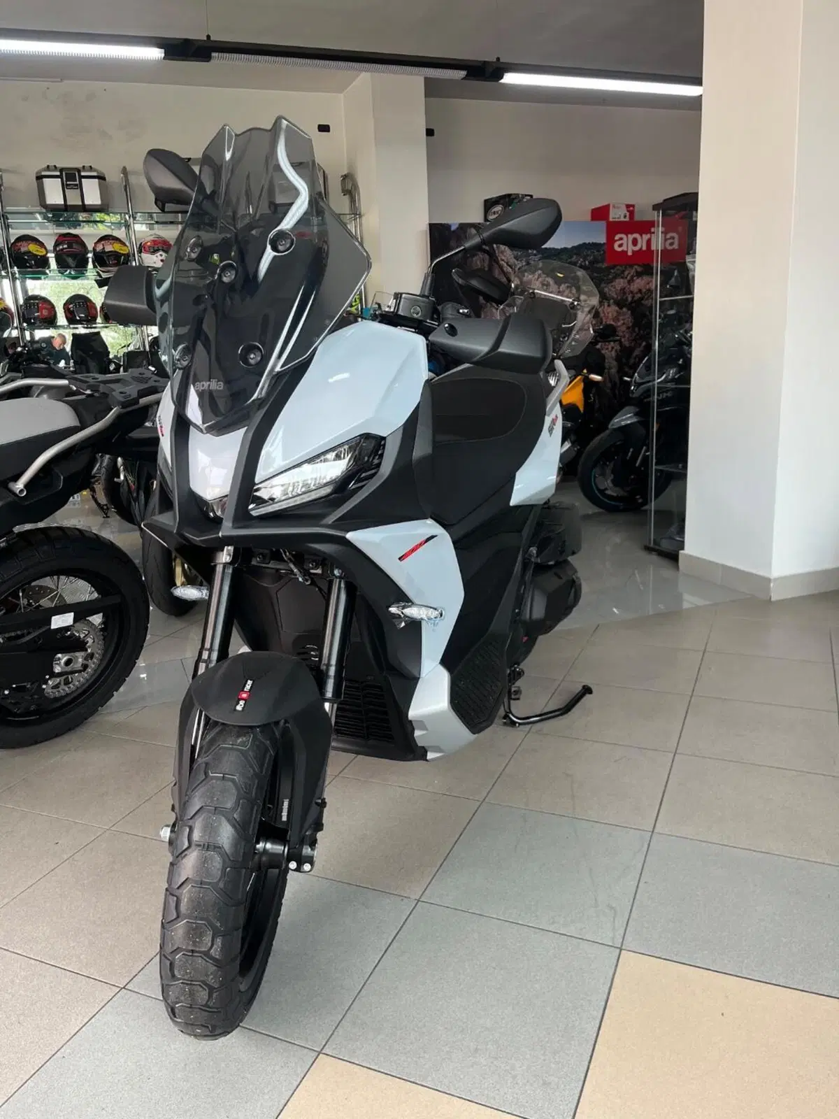 Aprilia SR GT 400 (2026) (2)