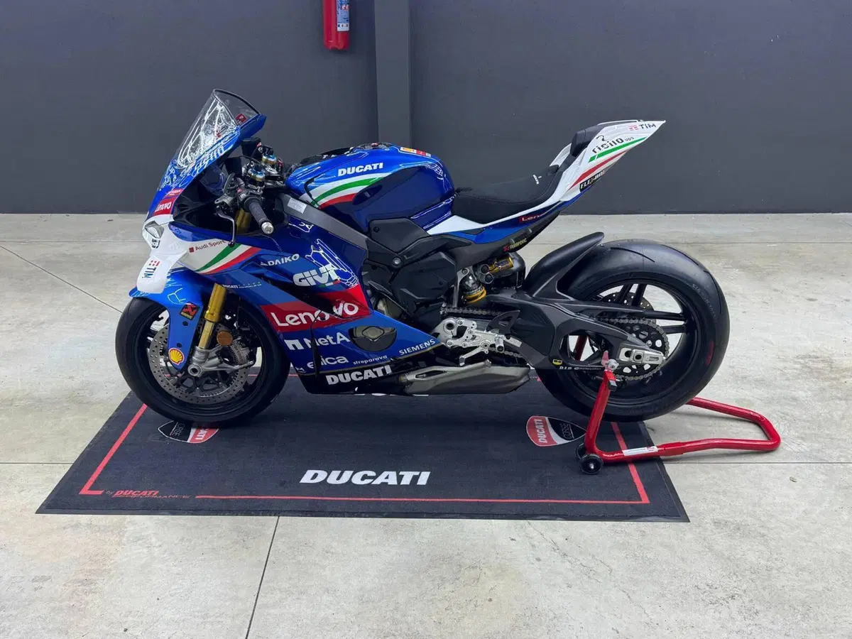 Ducati Panigale V4 Tricolore Italia (2025 - 26) (4)