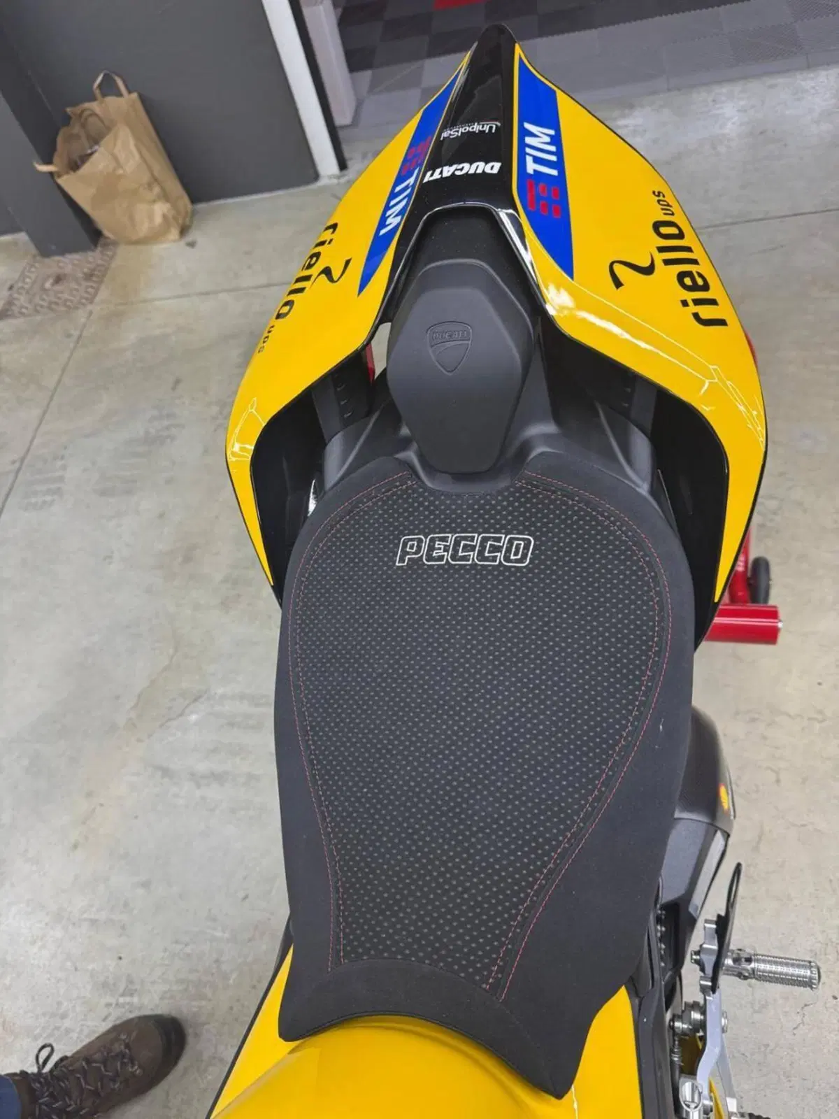 Ducati Panigale V4 Bagnaia 2023 World Champion Replica (2024) (5)