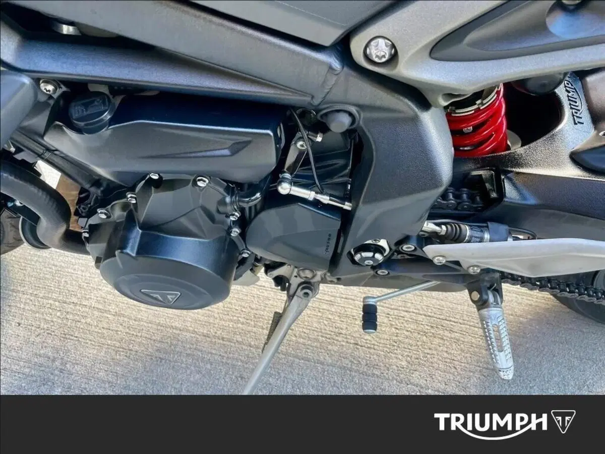 Triumph Street Triple 765 R (2023 - 26) (7)