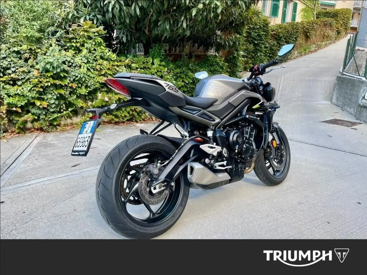 Triumph Street Triple 765 R (2023 - 26) (3)