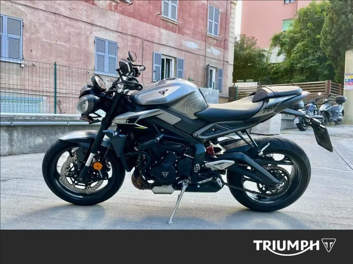 Triumph Street Triple 765 R (2023 - 26) (2)