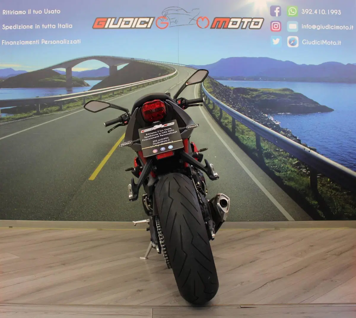 Triumph Street Triple R (2013 - 14) (4)