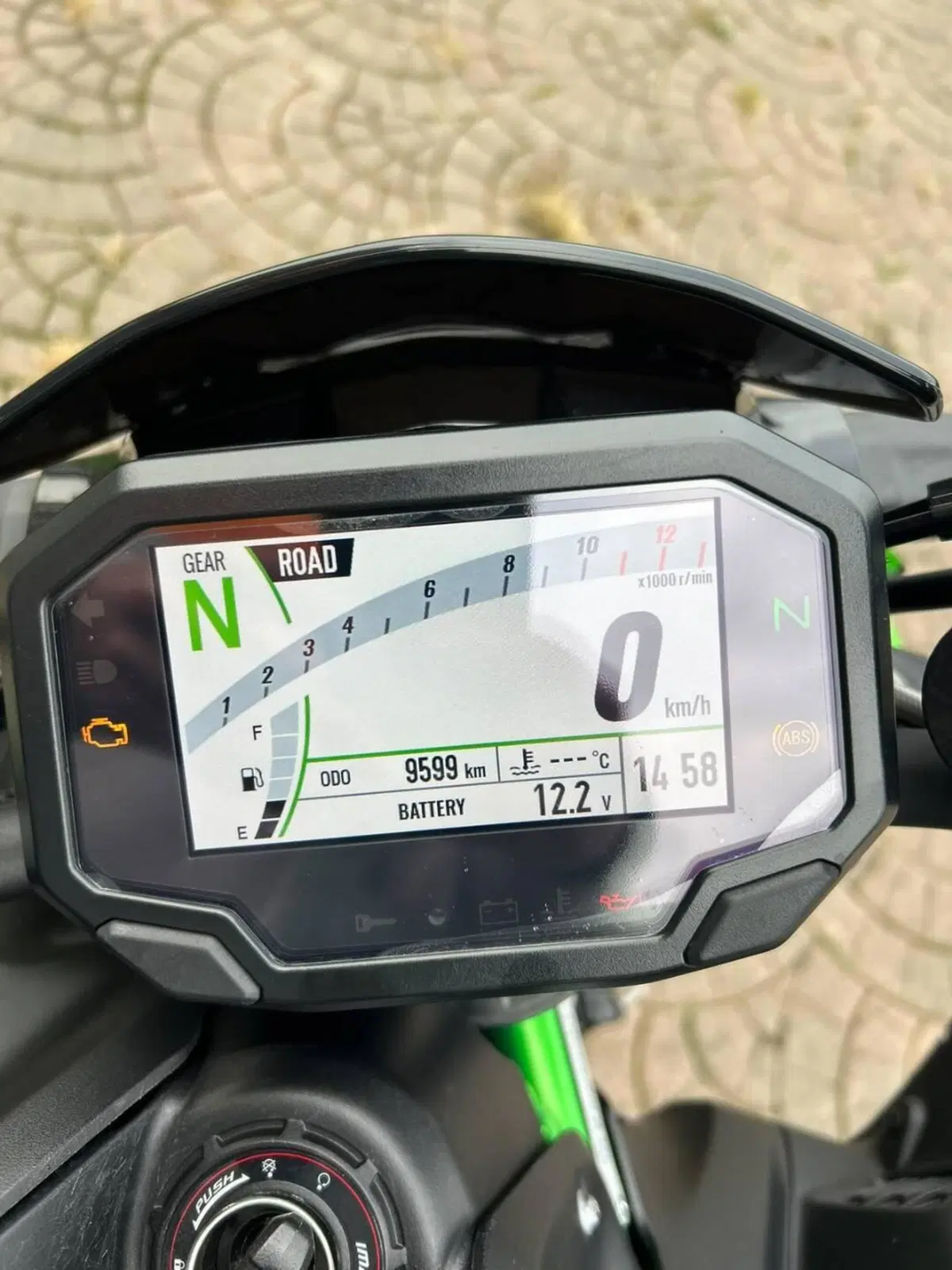Kawasaki Z 900 SE (2022 - 24) (4)