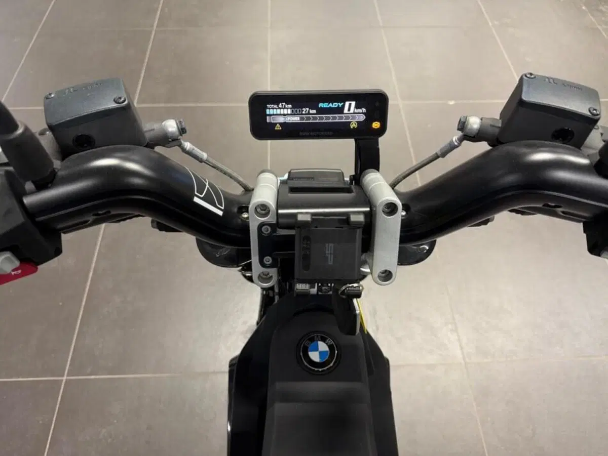 Bmw CE 02 (2024 - 26) (7)