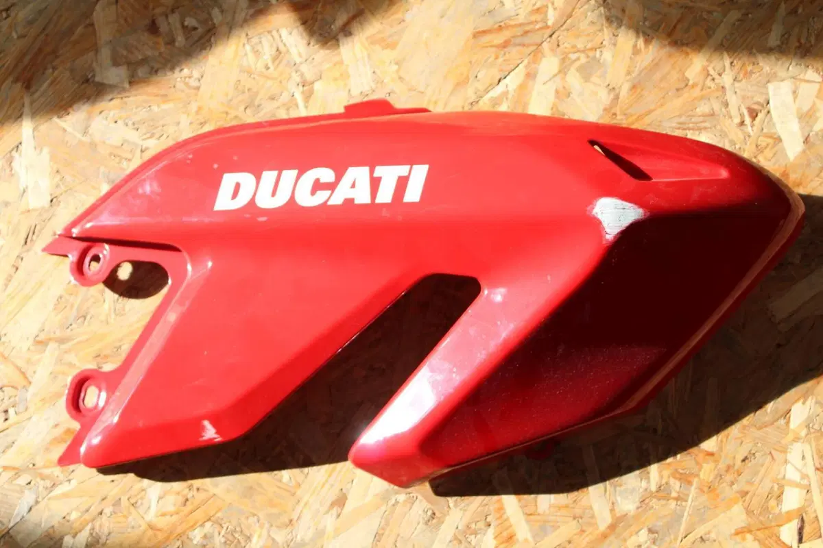 FIANCATA ANTERIORE DESTRA HYPERMOTARD 796/1100/11 Ducati (2)