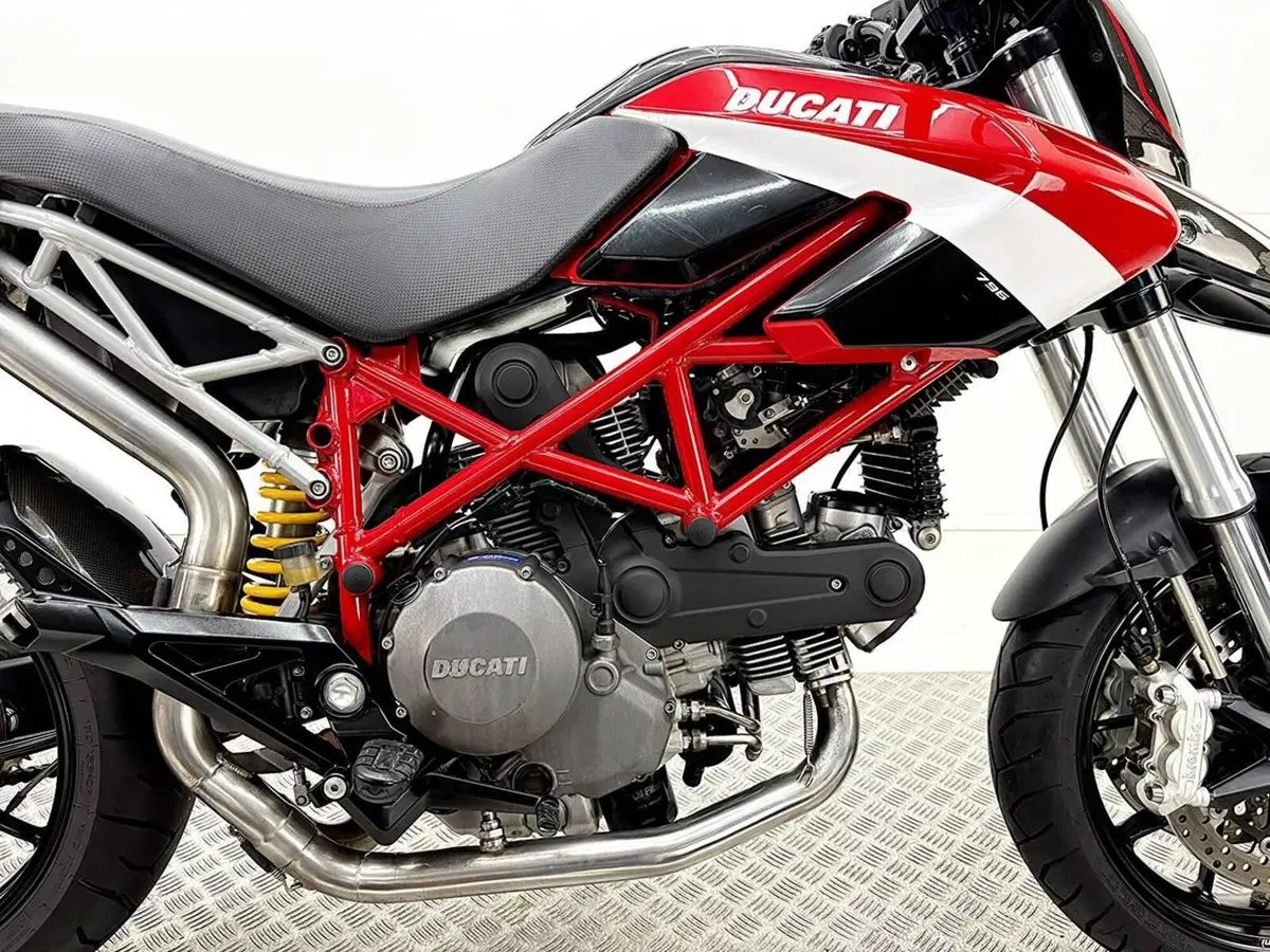 Ducati Hypermotard 796 (2012) (7)
