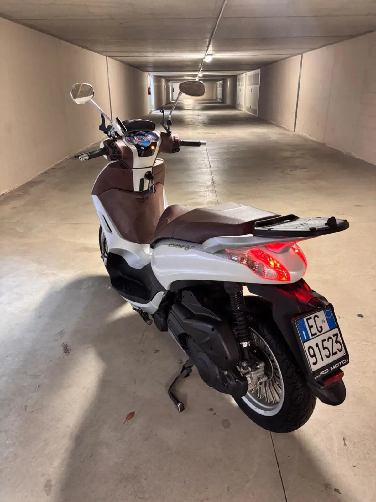 Piaggio Beverly 300 i.e. ABS-ASR (2016 - 20) (2)