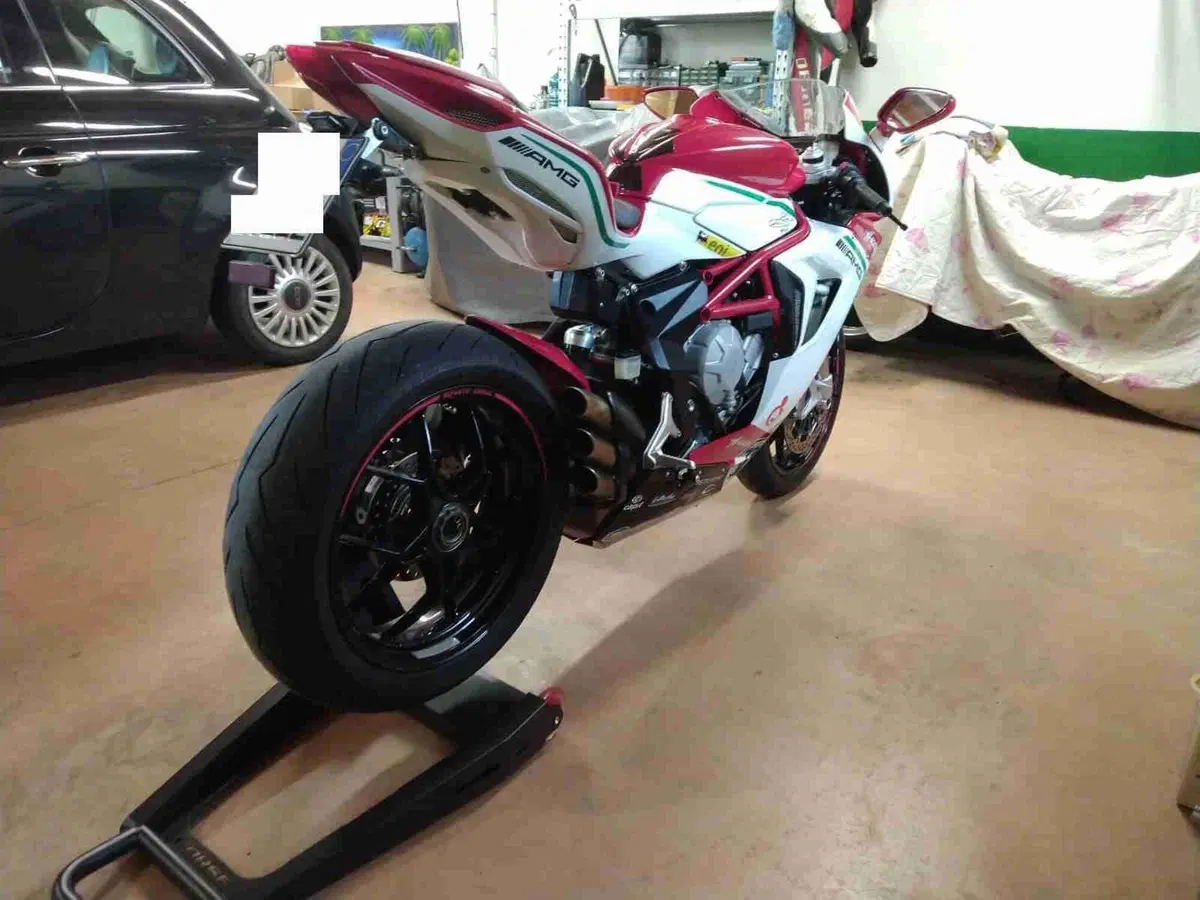 MV Agusta F3 800 RC (2015 - 17) (3)