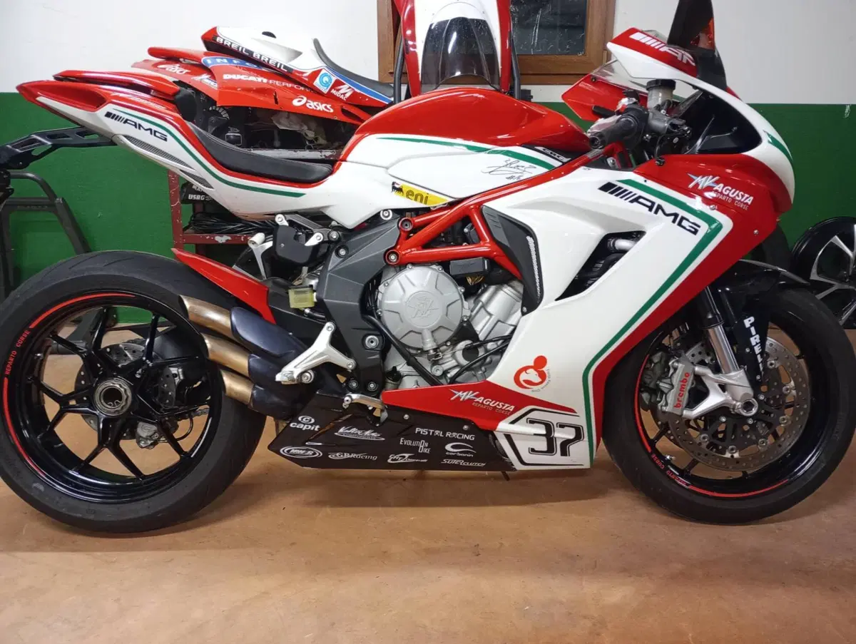 MV Agusta F3 800 RC (2015 - 17) (5)