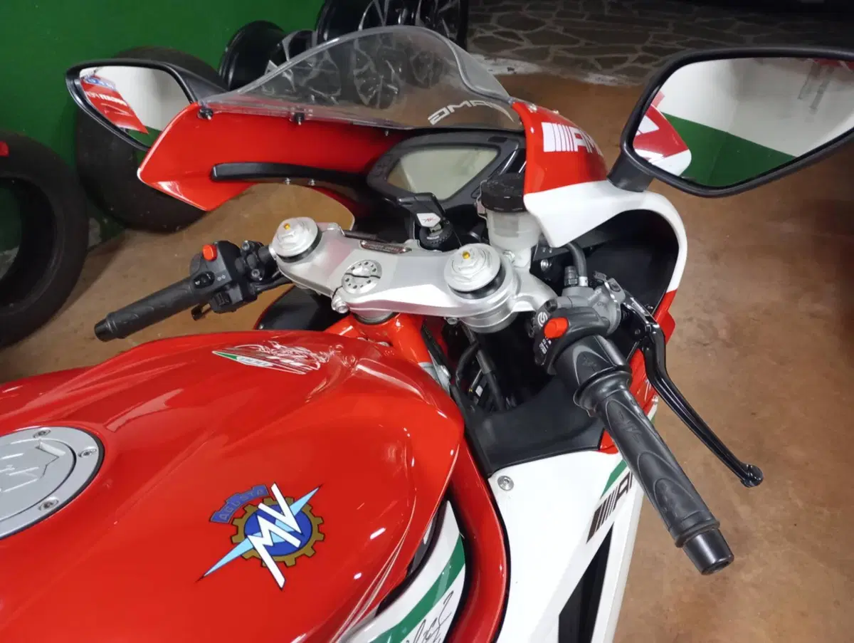 MV Agusta F3 800 RC (2015 - 17) (7)