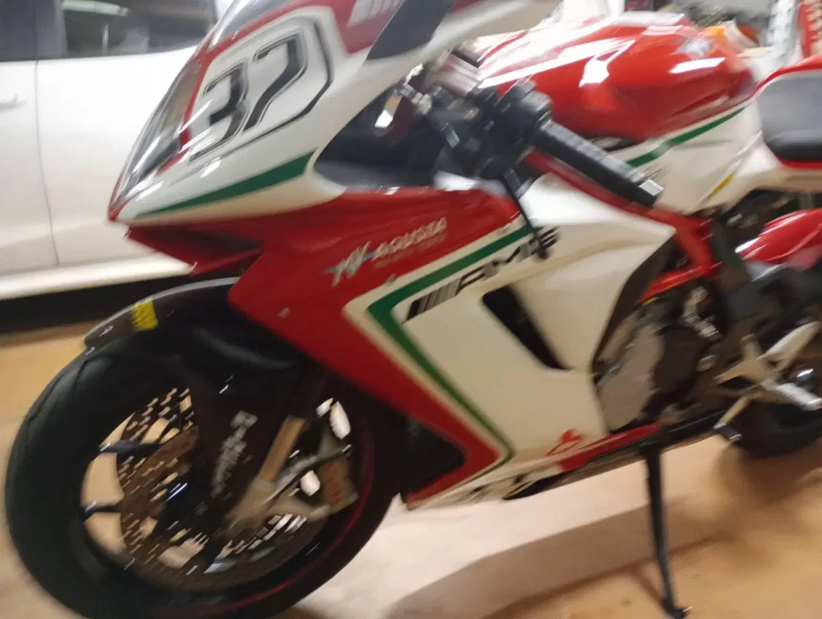 MV Agusta F3 800 RC (2015 - 17) (9)