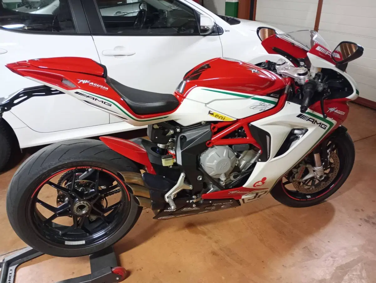 MV Agusta F3 800 RC (2015 - 17) (12)