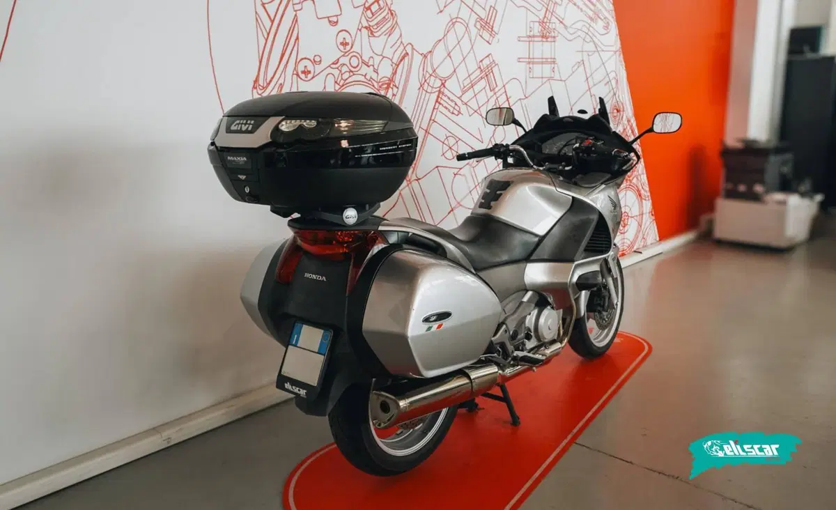 Honda Deauville 700 ABS (4)
