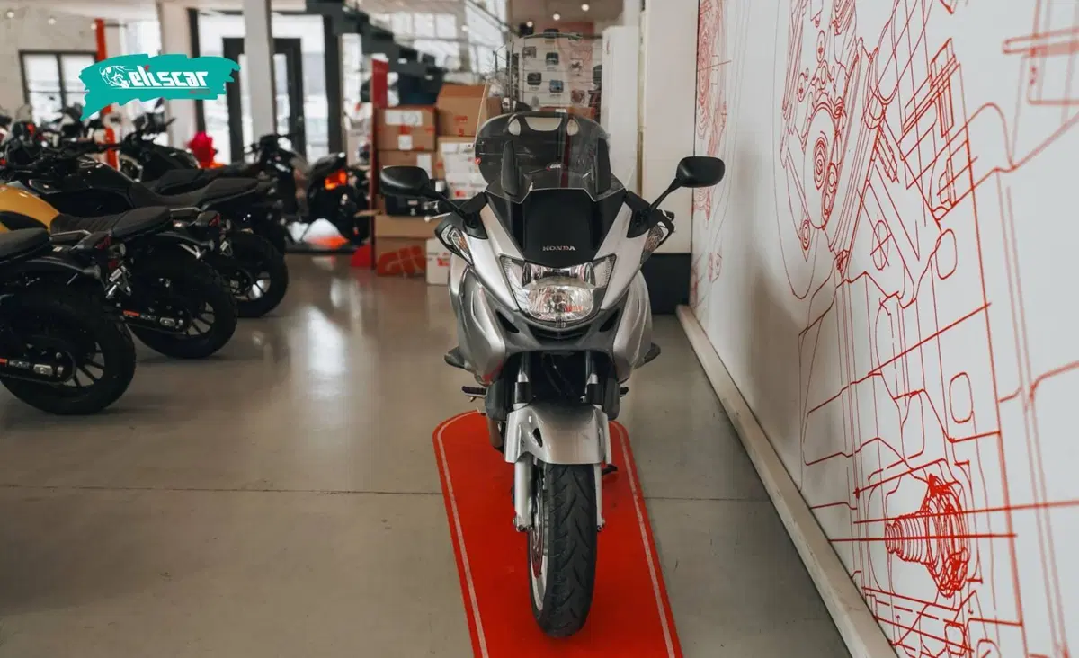 Honda Deauville 700 ABS (3)