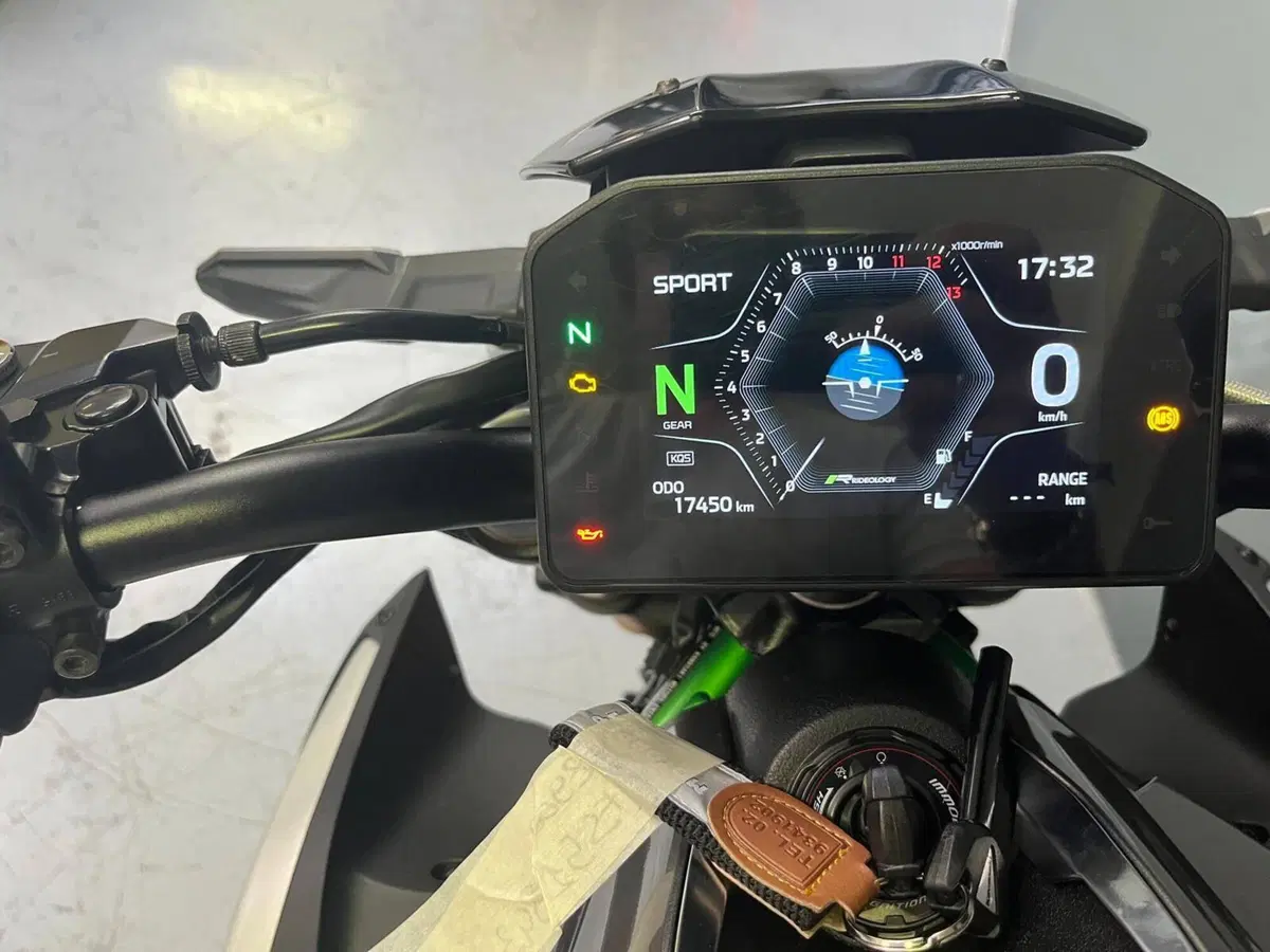 Kawasaki Z 900 SE (2025 - 27) (6)
