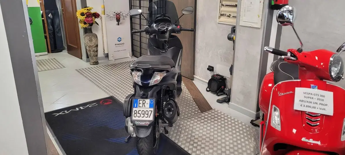 Piaggio Beverly 350 S ABS (2019 - 20) (2)