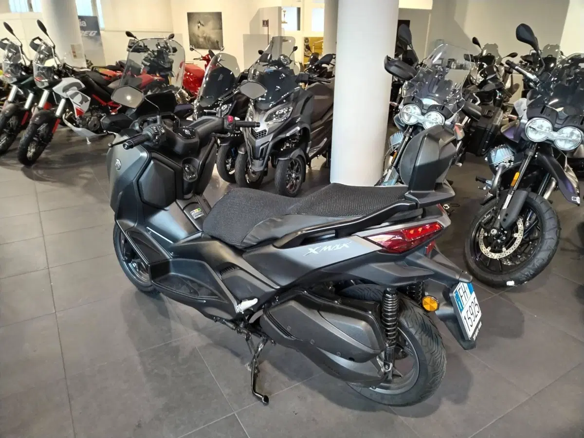 Yamaha X-Max 300 (2021 - 24) (2)