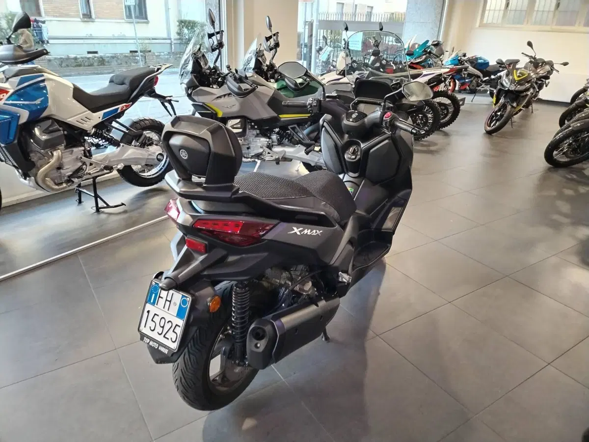 Yamaha X-Max 300 (2021 - 24) (3)