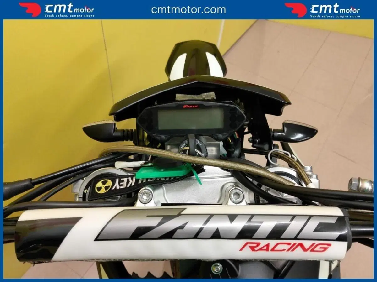 Fantic Motor XMF 125 Motard Performance 4T (2023 - 24) (5)
