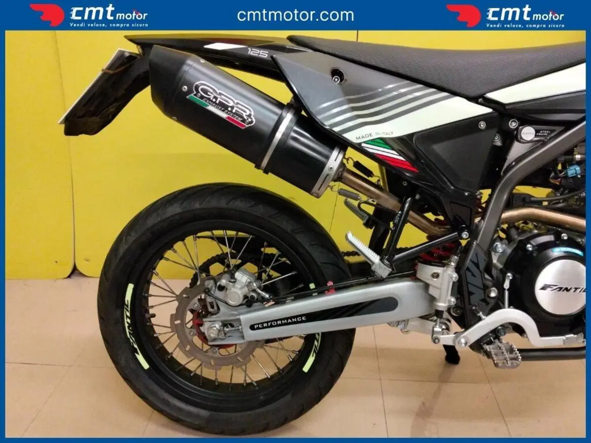 Fantic Motor XMF 125 Motard Performance 4T (2023 - 24) (7)