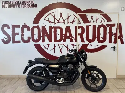 Moto Guzzi V7 Stone (2021 - 24) usata