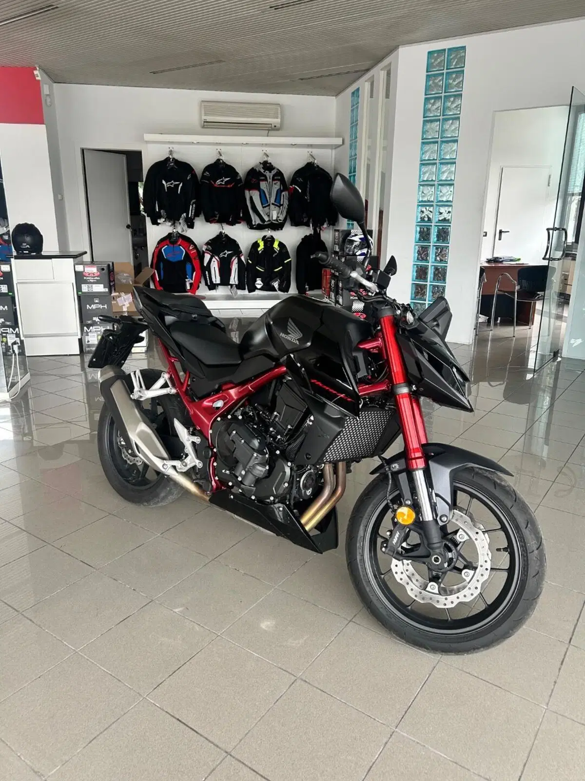 Honda CB 750 Hornet (2026) (3)
