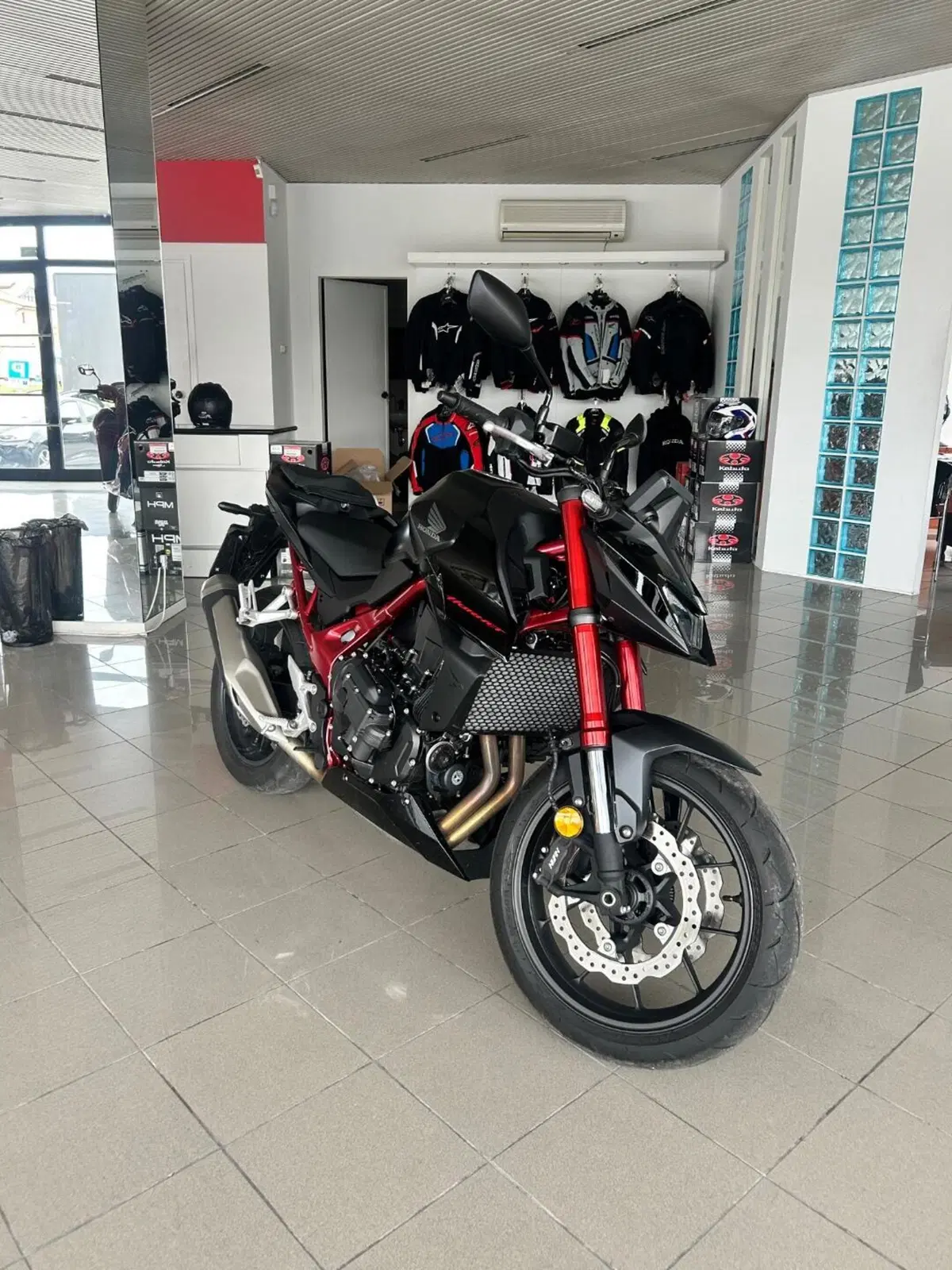 Honda CB 750 Hornet (2026) (4)