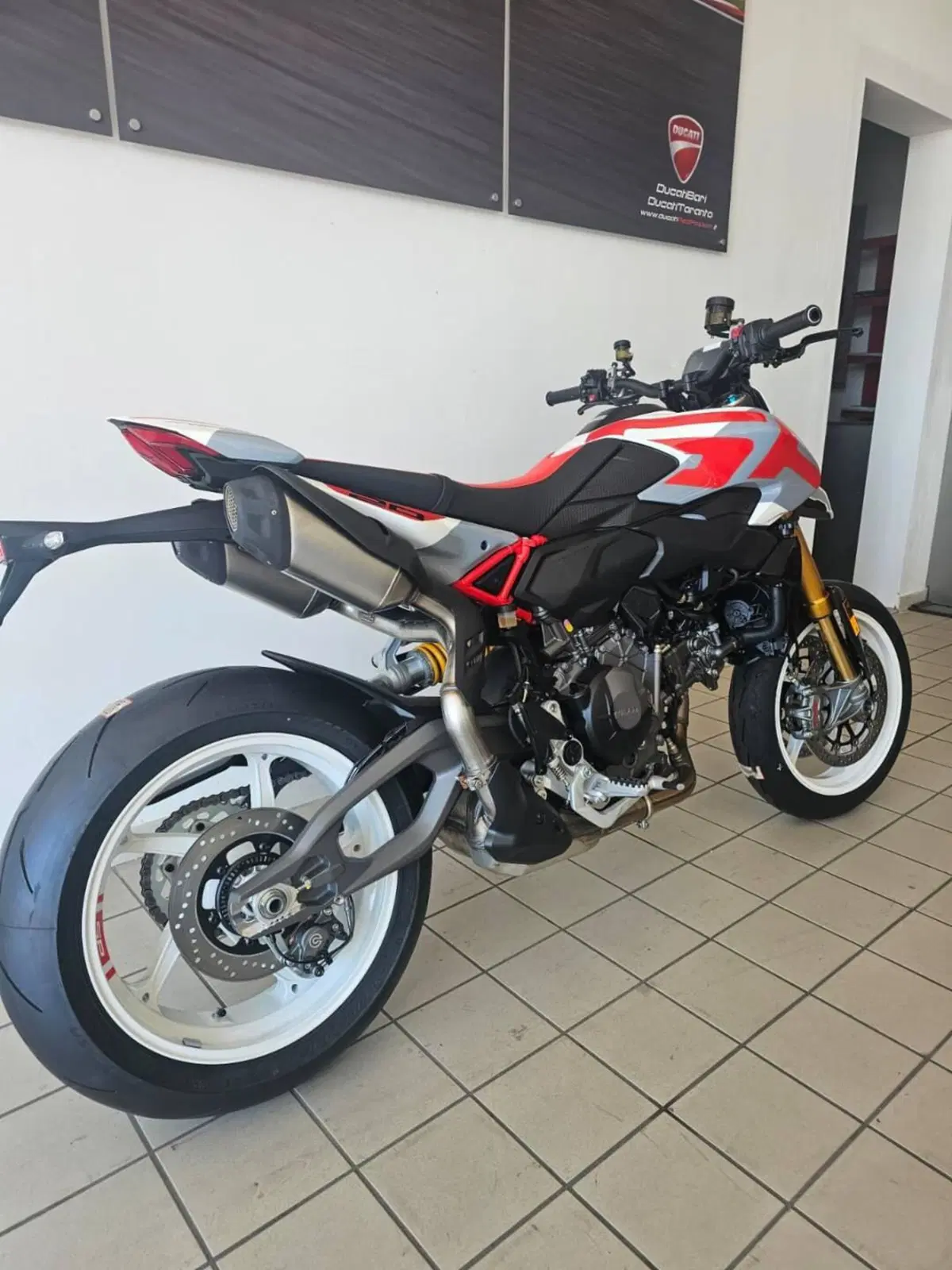 Ducati Hypermotard V2 SP (2026) (3)