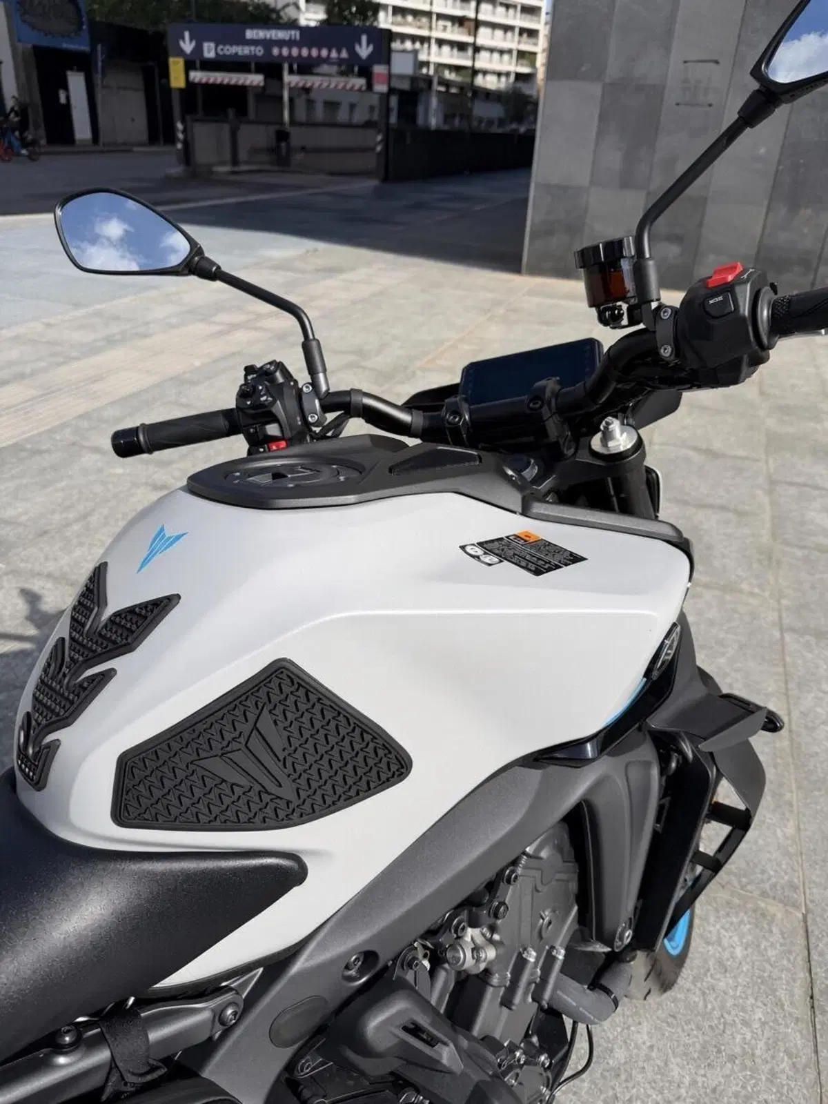 Yamaha MT-09 Y-AMT (2024 - 26) (4)