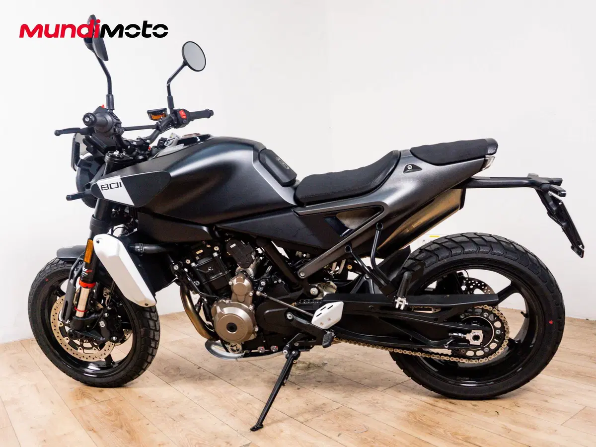 Husqvarna Svartpilen 801 (2024 - 26) (7)